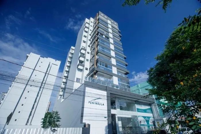 Vendo apto finamente mobiliado, localizado a 3 quadras do Marista