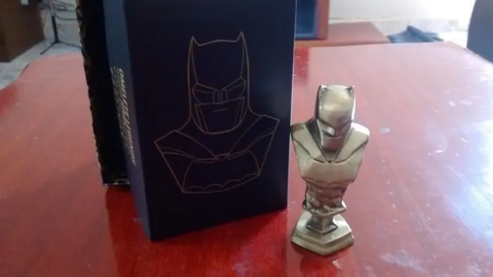 Batman 003 Mini Busto Metal Omelete Box (S16)