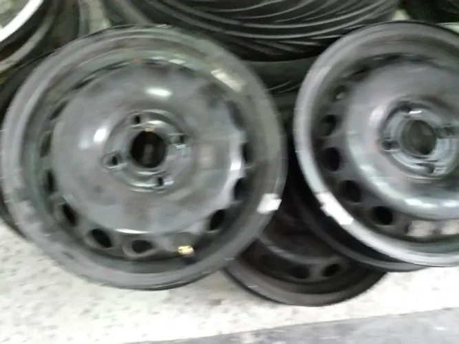 Roda aro 15 Citroën Picasso Preta 4X108 usada estepe