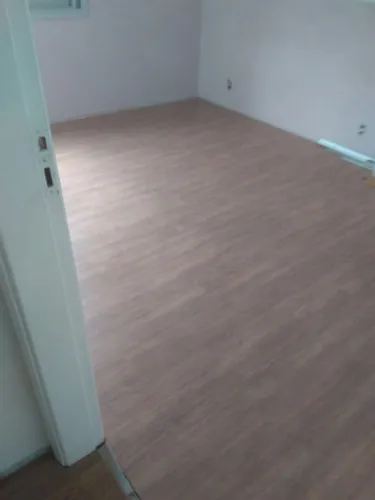 Colocador de pisos laminado e vinílico