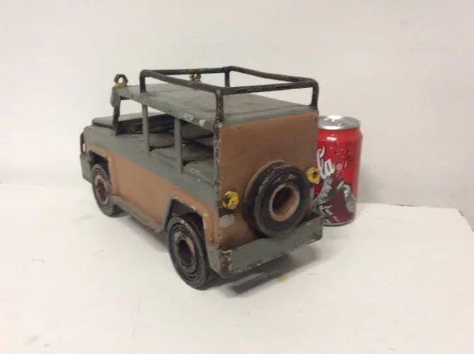 Carrinho de ferro lata tipo antigo