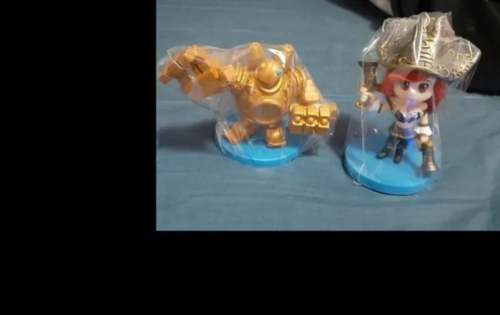 Miniaturas League of Legends 2 Peças como na foto do anúncio
