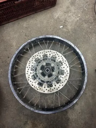 Roda dianteira da taiger 800