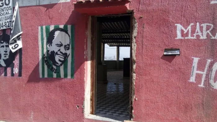 2 imóveis com 12 apartamentos e 2 lojas/galpoes