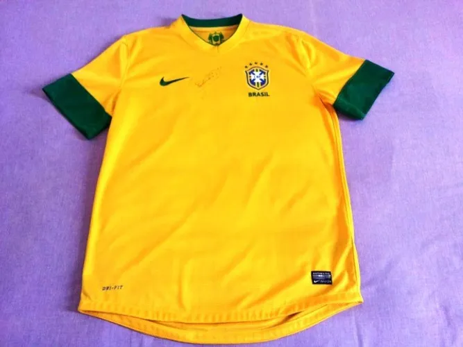 Camisa da Seleção Brasileira autografada pelo Neymar - NOVA