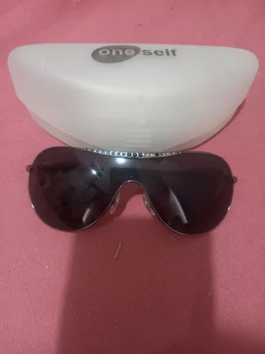 Óculos de Sol one self semi-novo 80,00