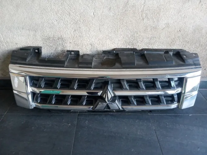 Grade Mitsubishi Pajero Full 2019 