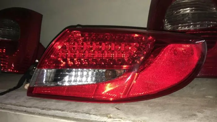 Lanterna trs Azera 11