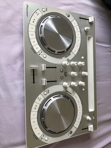 Controladora DDJ WeGo 3 branca