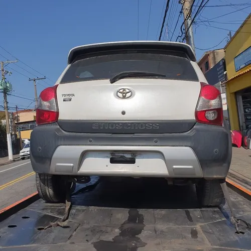 Sucata toyota etios cross mecânico branco