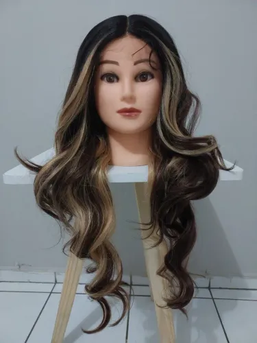 Front Lace castanha com mechas loiras / luzes