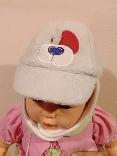 Touca de lã quentinha para bebê de 6 a 9 meses impecável 