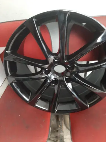Roda aro 18 Jetta Black Piano 5X112 jogo preta brilhante