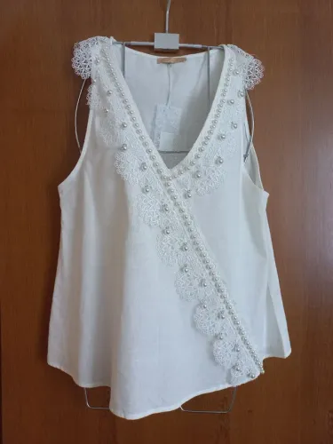 Blusa Regata Branca detalhe em pérolas Delicada Tamanho M Hush by Rosana