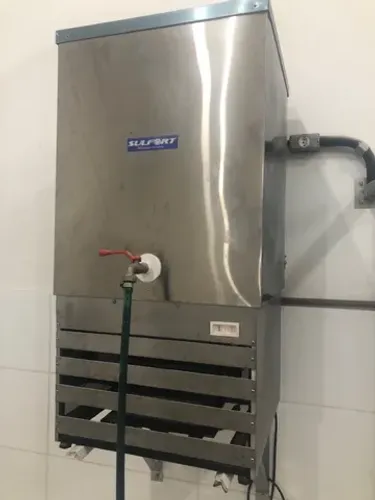 RECIPIENTE REFRIGERADO DOSADOR DE ÁGUA 