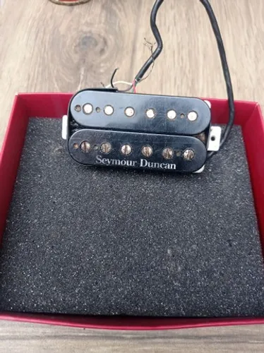 Captador Seymour Duncan + um captador Samshin