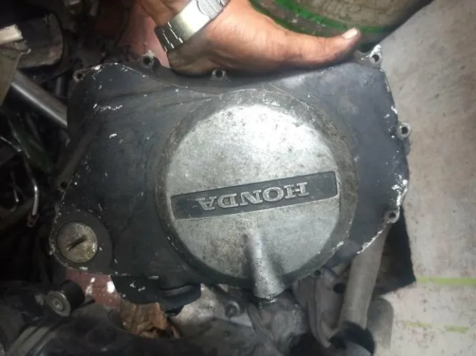Tampa da embreagem da cb 400