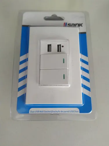 Interruptor com duplo USB e 2 plug. Novo. R$ 50,00.Whats *.. *..37799616