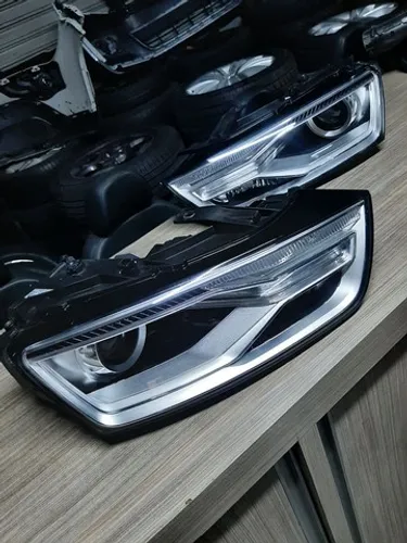 Farol Audi Q3 2017 até 2020 Usado Original  Loja fisica @audicarautopecas