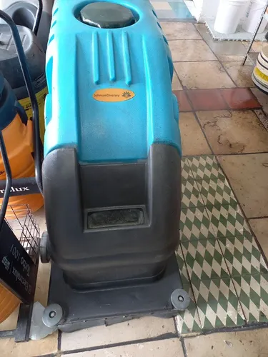 LAVADORAS  AUTOMÁTICAS  DE  PISOS 