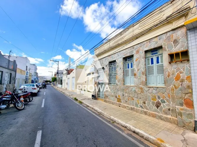 Casa a venda no centro de Juazeiro