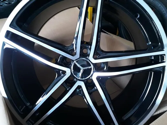 Roda Mercedes AMG aro 18