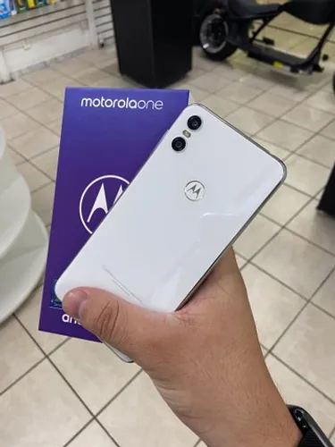 Motorola one branco 64g na caixa >> celular sem detalhes 
