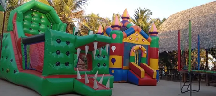 Guerra de cotonetes futebol de sabão tobogá escalada castelo pula Pula