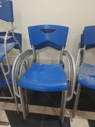 Cadeiras Azuis usadas