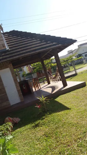 ALUGA-SE CASA DE PRAIA NO CENTRO DO BALNEÁRIO ARROIO DO SILVA SC 