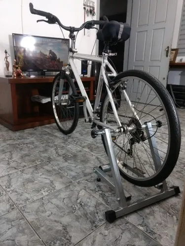 Faça da sua bicicleta uma ergométrica com o rolo fixo