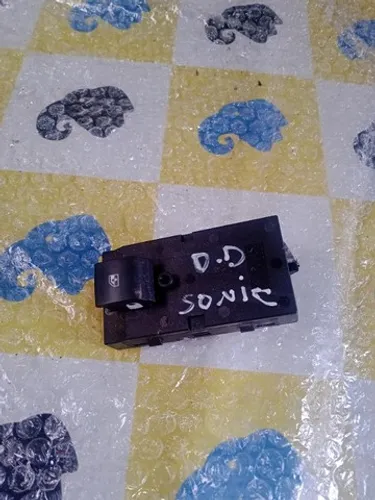 Botão Vidro Elétrico Da Porta Dianteira Direita Gm Sonic