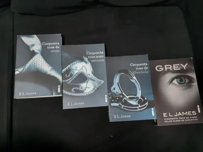 Cinquenta Tons de Cinza 3 volumes + Grey