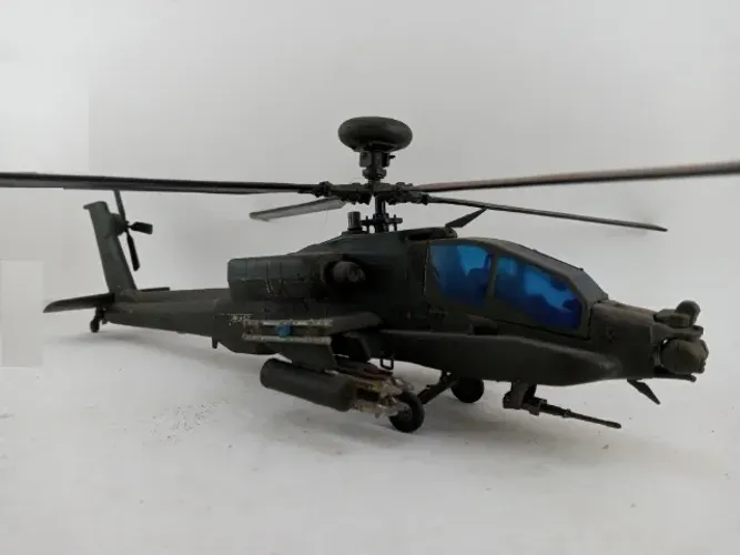 Apache AH-64 Attack Helicopter 1:72 Plastimodelo Montado e Pintado