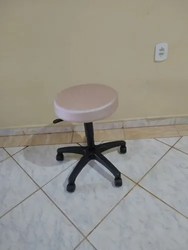 Cadeira Mocho Com Regulagem de Altura