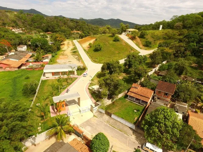 Condomínio Monte Bello - lotes de 300m² a 400m da rodovia