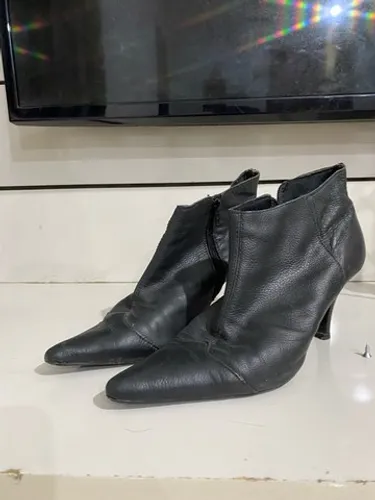 bota couro tamanho 36