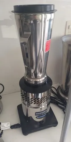 Liquidificador de baixa rotação 2l 220 v (equip.novo)