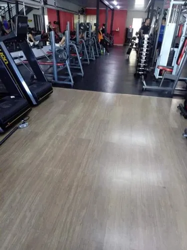 Técnico em instalação e manutenção em geral de pisos vinilico e laminado a anos