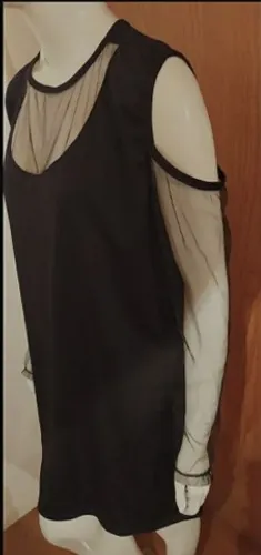 Vestido em helanca com tule.