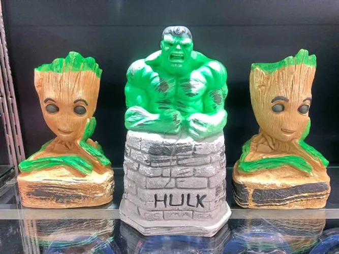 Bonecos de Gesso do Hulk e Groot