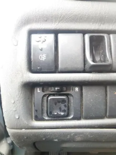 Botão de regulagem do Retrovisor Chevrolet Tracker / Suzuki Vitara 2003