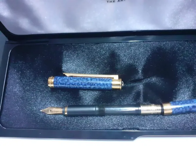 Caneta marca Mont Blanc modelo le clássic nova