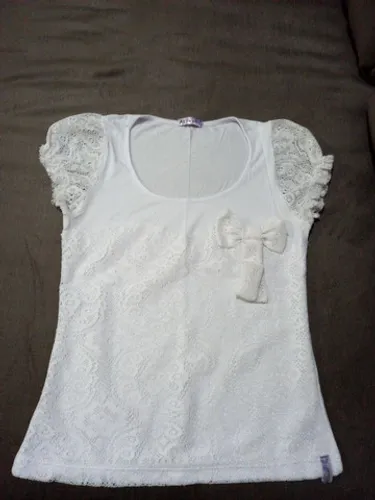 Blusa de malha com renda
