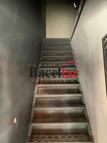 Sobreloja : / Comercial / São Cristóvão