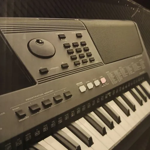 TECLADO YAMAHA mod. PSR E-453 novo.
