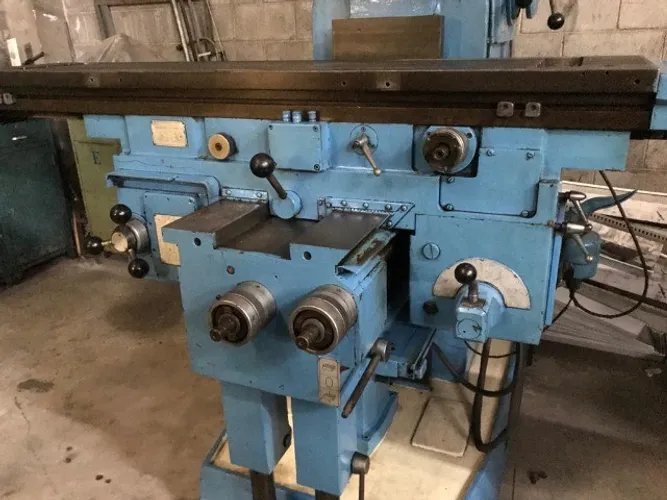 FRESADORA VERTICAL CORREA 