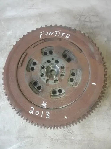 Volante motor bi massa Nissan frontier 2.5  2013 