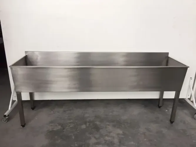 Tanque industrial grande em inox