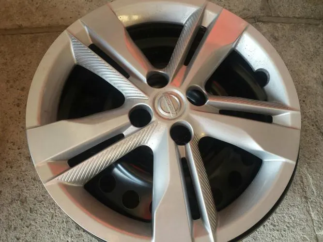 Calota da roda de ferro aro 16 Nissan Kicks Prata 4 furos